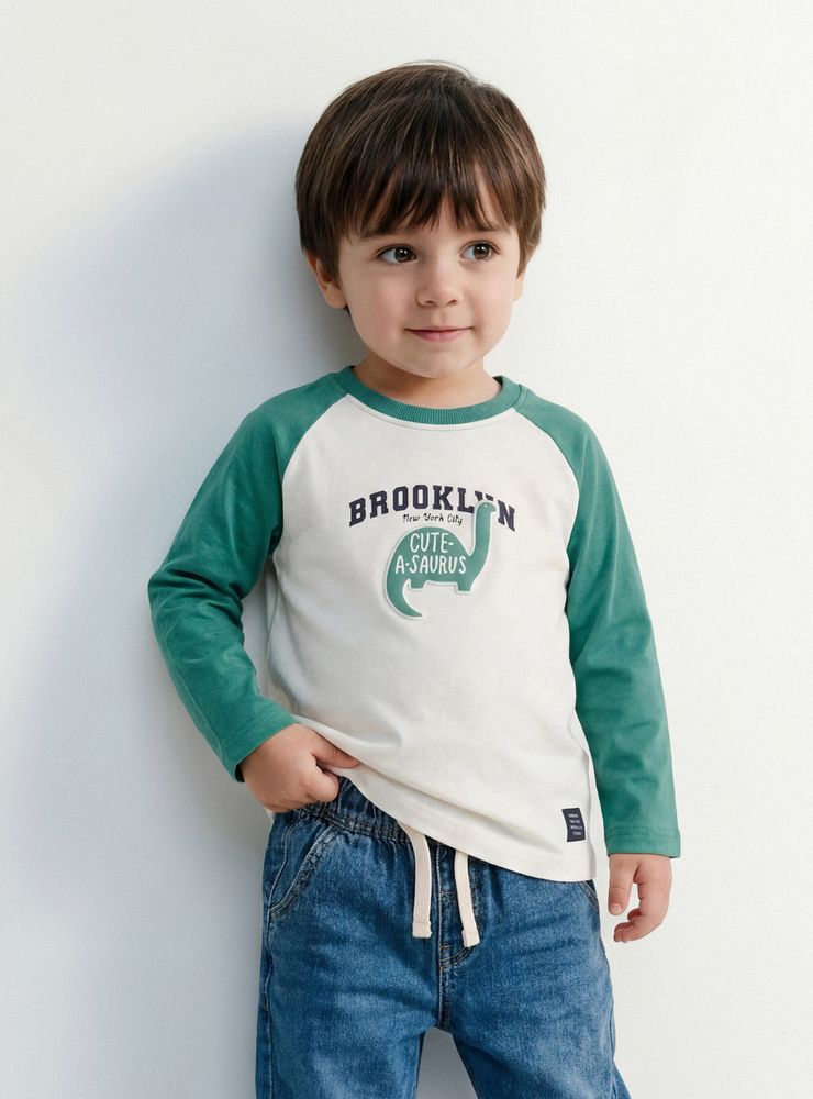 Tribu Polera Raglán con Estampado Varsity