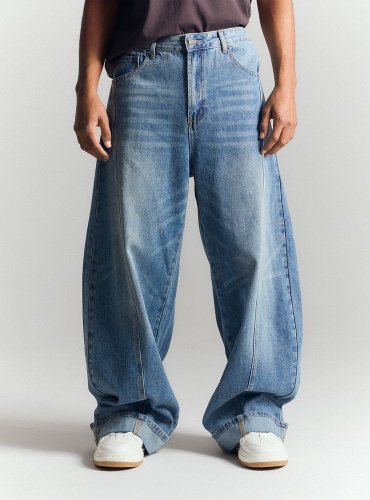 Opposite Jeans con Cortes Irregulares