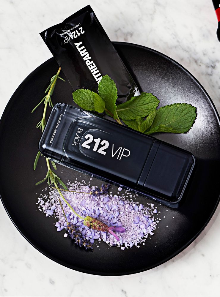 Carolina Herrera 212 VIP Black EDP 200 ml, foto 3