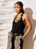 Polera Tachas en Escote