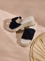 Sandalia con Nudo Cuero Mujer