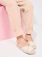 Sandalia Textil Con Bordee Dorado Niña