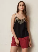 Blusa con Lino Bordada en Escote