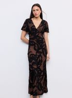 Vestido Fluido Escote V Manga Corta