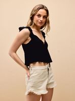 Blusa Manga con Vuelos y Mini Escote Círculo