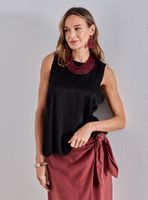 Polera Detalle en Escote y Sisa