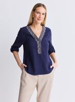 Blusa Manga Roll Up Escote Bordado