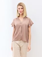 Blusa Satínada con Vuelo en Escote y Mangas