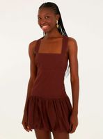 Vestido Corto Aglobado y Escote Cuadrado