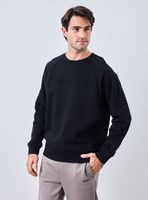 Polerón Cuello Redondo Diseño Sobre Relieve