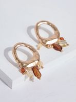 Aros con Base Orgánica Metálica y Colgantes Decorativos