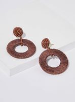 Aros Colgantes Curvos de Raffia y Mostacilla