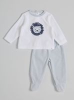 Conjunto con un León en el Pecho