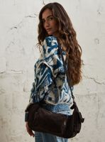 Cartera de Hombro Tipo Cargo de Gamuza