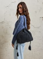 Cartera de Hombro Tipo Bucket con Tiras Ajustables Gamuza