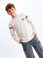 Polera Collage con Estampado Espalda y Mangas