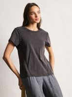 Polera Lavada y Aplicaciones Metálicas en Sisa