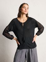 Polera con Aplicación de Macramé