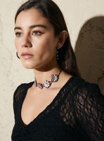 Collar Tipo Chocker con Diseño Floral