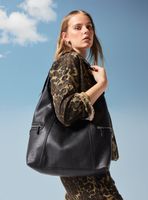 Cartera de Hombro con Cierres