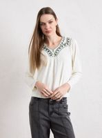 Polera Bordada en Escote