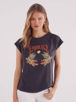 Polera Gráfica con Manga Diagonal