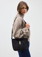 Cartera de Hombro Crossbody con Detalle Metálico