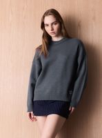 Sweater con Diseño en Espalda y Cuello Redondo