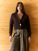 Chaleco Cuello Cruzado Detalle Botón Metálico