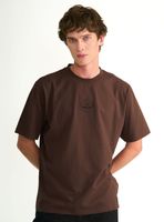 Polera Logo Central Rib Grueso Cuello