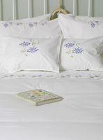 Cojín Bordado Enredadera Lila 220 Hilos 30x45cm