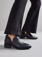 Botín Corto De Cuero Con Abertura Lateral Mujer