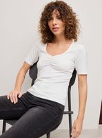 Polera Fruncido en Escote Acanalada