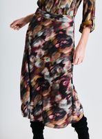 Falda Evasé Bajo la Rodilla