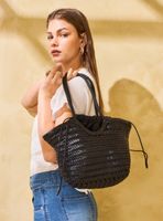 Cartera de Cuero Tejida a Mano