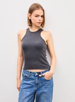 Polera Halter Ajustada Tela Acanalada con Efecto Lavado