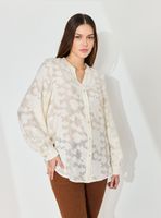 Blusa Semitransparente con Flores en Relieve