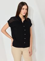 Blusa con Detalle de Tela Texturizada en Hombros