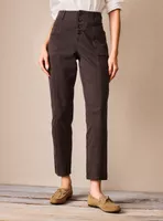 Pantalón Botones a la Vista y Corte en Pierna