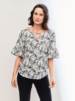 Polera Accesorio en Escote Manga Poeta Corta