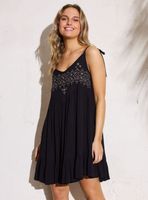 Vestido con Amarras en Tirantes Bordado en Pecho