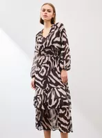 Vestido Largo con Cintura Elasticada y Vuelos