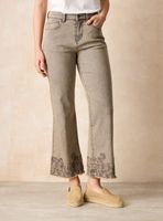 Jeans con Bordado en Ruedo