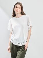 Polera con Detalle Bordado en Mangas y Borde Inferior