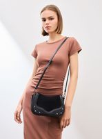 Cartera Crossbody Boho con Tachas