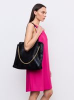 Cartera Totebag Efecto Brillante con Cadena