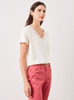 Polera con Bordado en Cuello