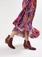 Botín Corte Lateral Cuero con Bordados Mujer