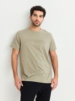 Polera Logotipo Sobre Relieve