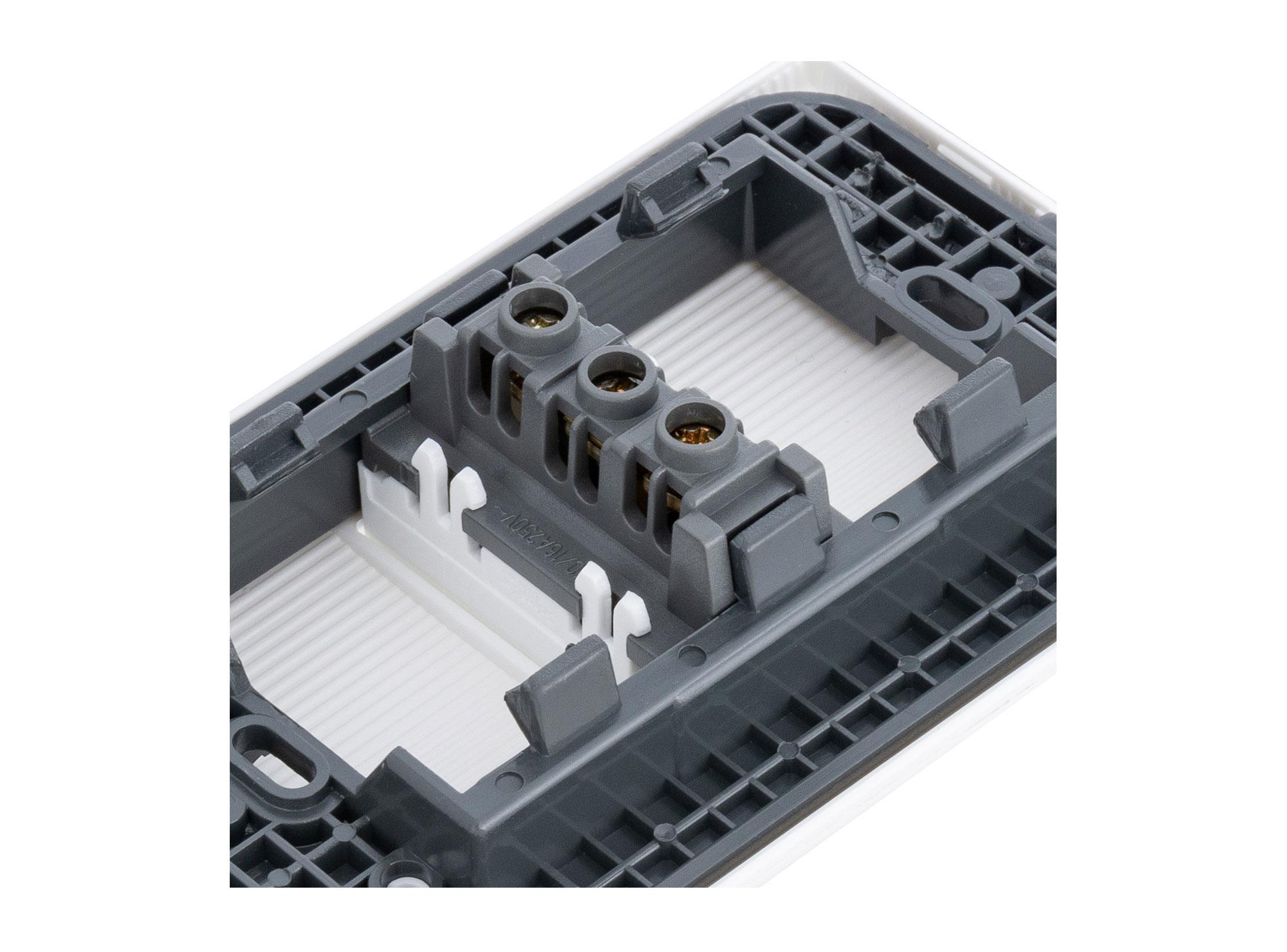 Placa armada tomacorriente 10/16A Classic blanco Schneider-4